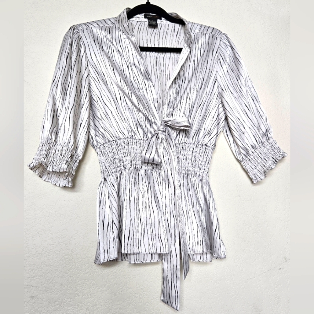 BCBG Maxazria Striped White and Black Women's Top. Size M - Picture 9 of 10